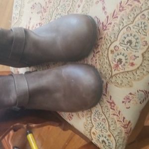 XOXO used size 4m girls brown boots. No longer fit my daughter.